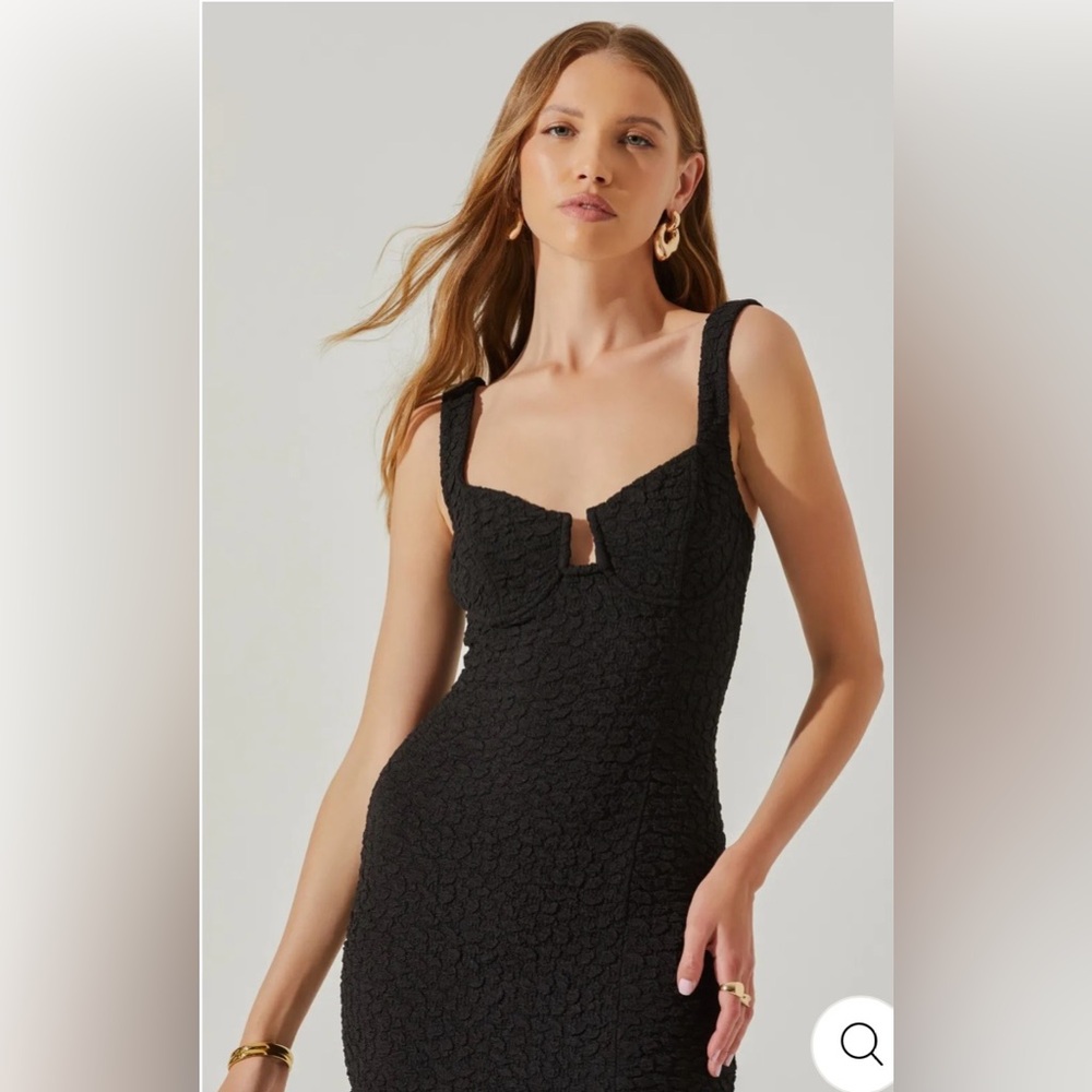 ASTR The Label Wylla Crinkled Popcorn Sweetheart Body-con Midi Dress Cocktail - Picture 3 of 13